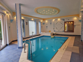 Apartament the Sun, Rewal